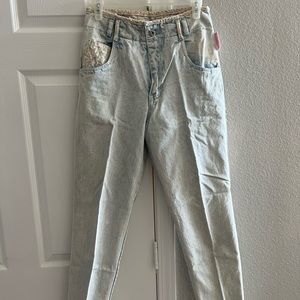 Bonjour Unique blue jeans from the 80’s